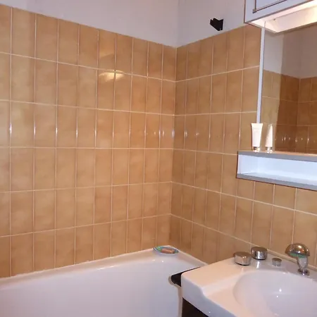 Appartement Confortable 4 Couchages Avec Balcon Et Parking Au Sauze - Fr-1-804-34 *